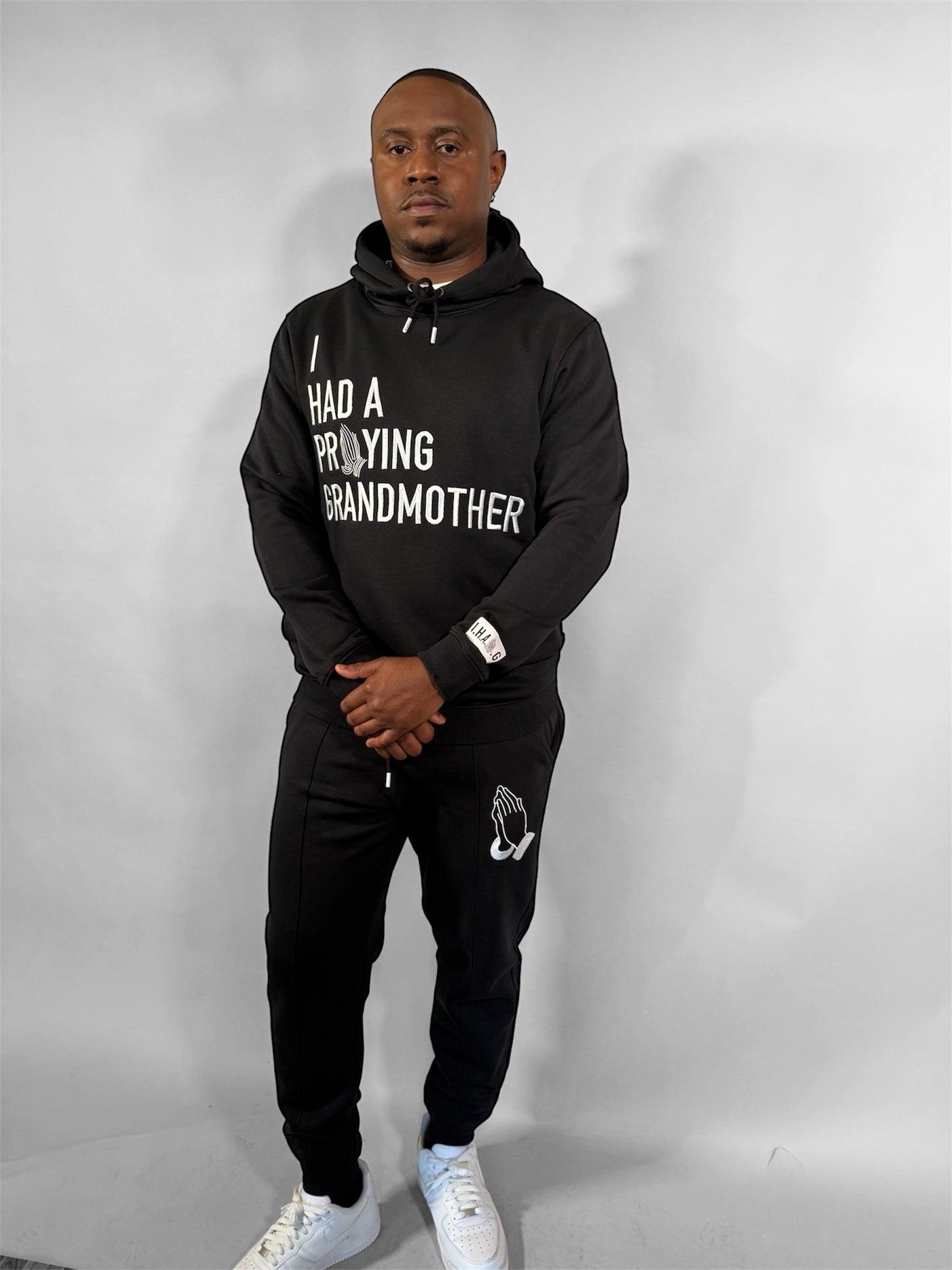 “GRANDMA’S LOVE” SWEATSUIT (BLACK/WHITE)